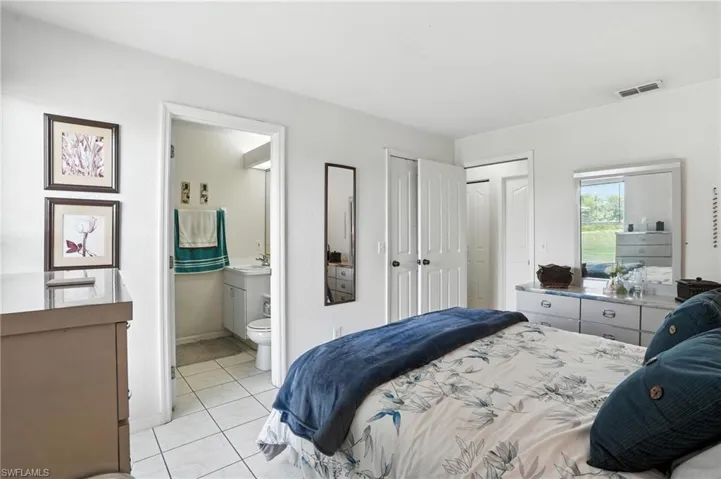 880  4th SE ST, Naples, FL 34117