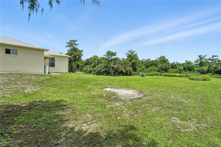 880  4th SE ST, Naples, FL 34117