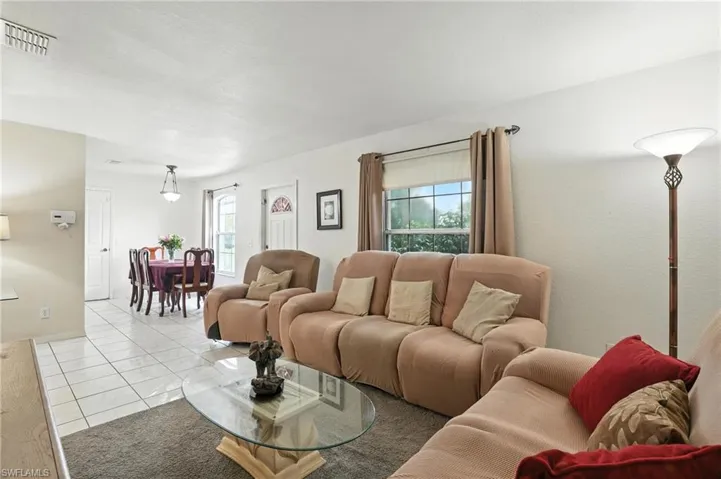 880  4th SE ST, Naples, FL 34117