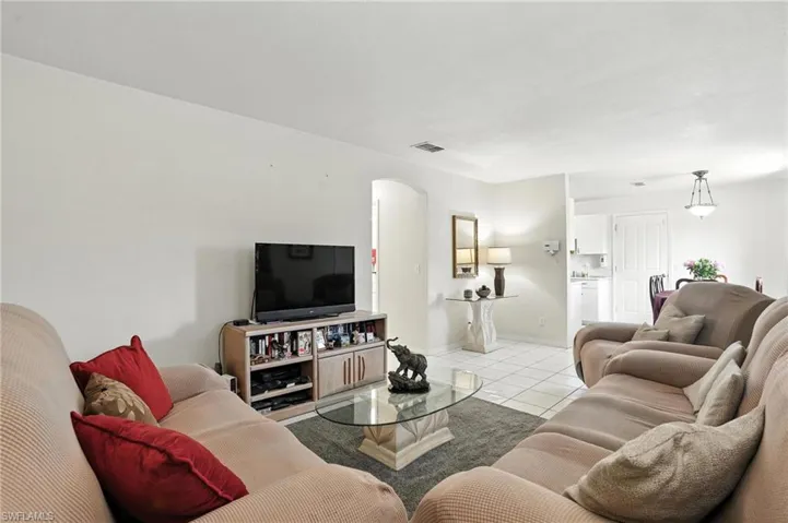880  4th SE ST, Naples, FL 34117
