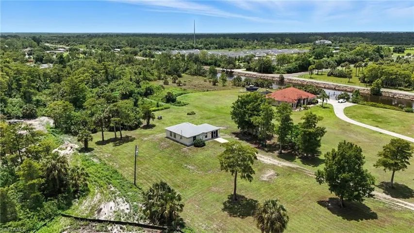 880  4th SE ST, Naples, FL 34117