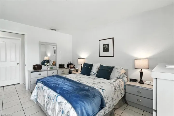 880  4th SE ST, Naples, FL 34117