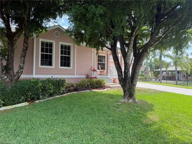 7899 Sandel Wood Cir W, Fort Myers, Florida 33908