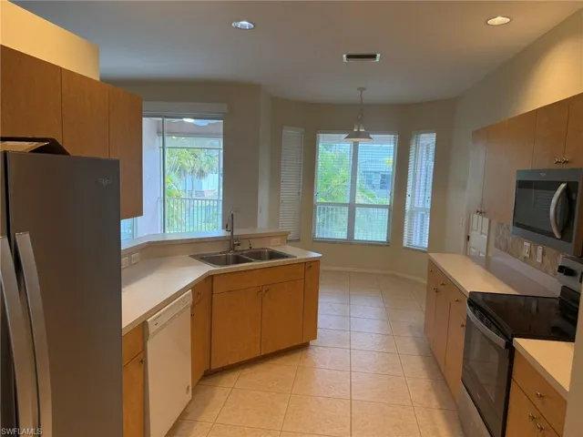 7899 Sandel Wood Cir W, Fort Myers, Florida 33908