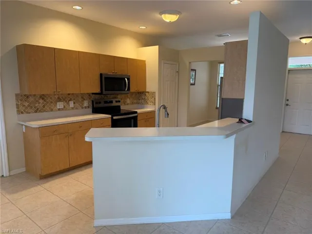 7899 Sandel Wood Cir W, Fort Myers, Florida 33908