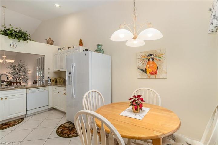 Kitchen and breakfast area