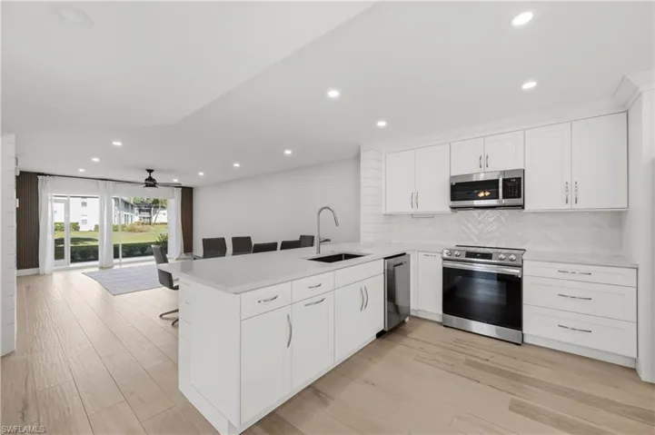 1330 Derbyshire Ct E101, Naples, Florida 34116