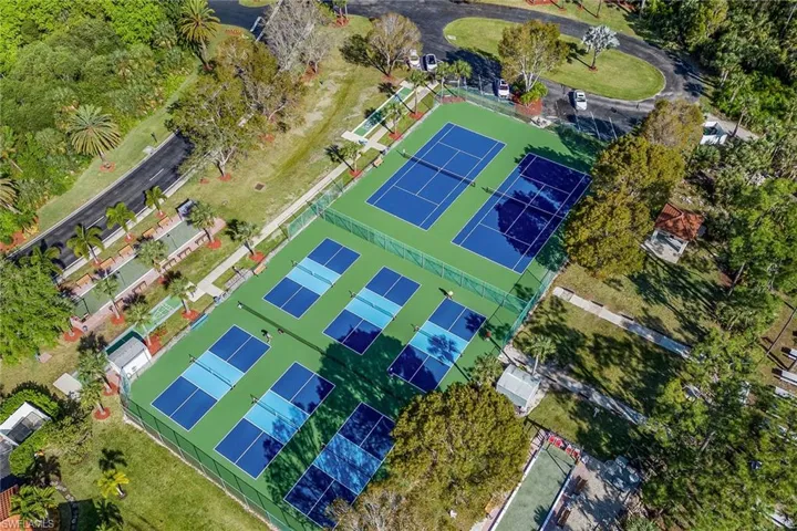 675 Luisa LN # 2, NAPLES FL 34104