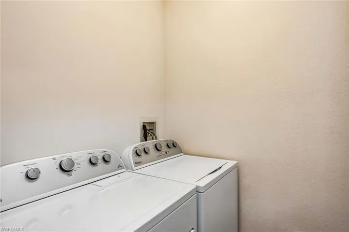 675 Luisa LN # 2, NAPLES FL 34104