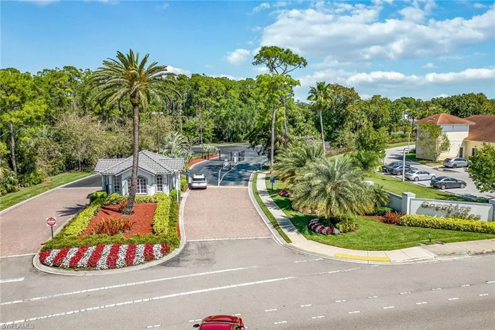 675 Luisa LN # 2, NAPLES FL 34104