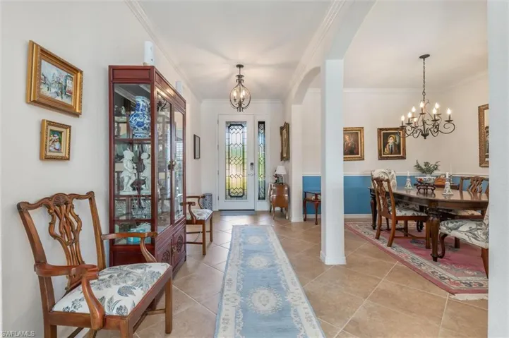 Flexible floorplan with open plan dining and family room