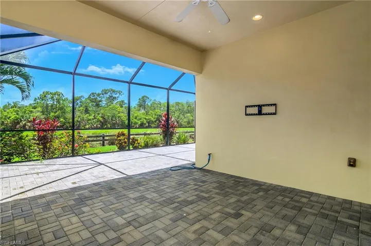7162 Dominica Dr, Naples, Florida 34113
