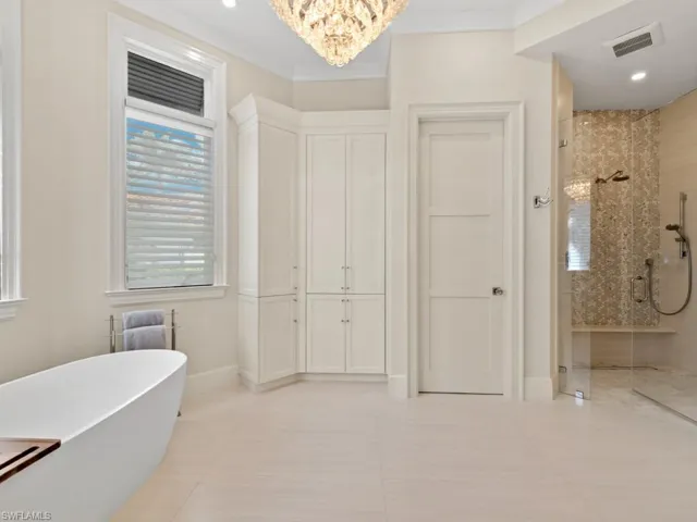 Primary Bathroom (Hers)