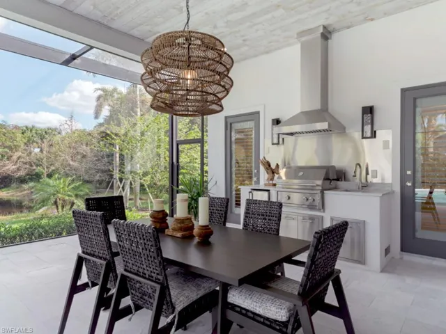 Lanai Dining Area