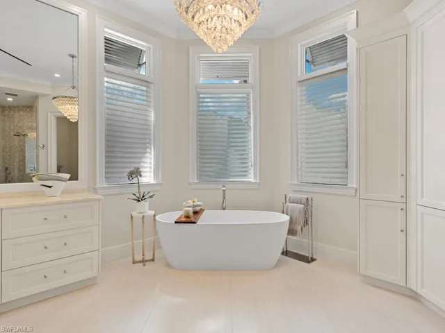 Primary Bathroom (Hers)