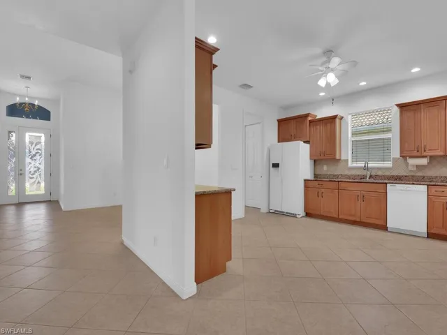 Foyer & Kitchen