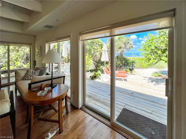Sunroom with beamed ceiling