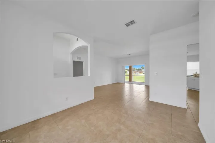 21 Kismet Pkwy E, Cape Coral, Florida 33909