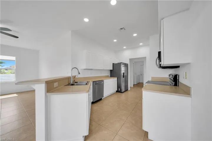 21 Kismet Pkwy E, Cape Coral, Florida 33909