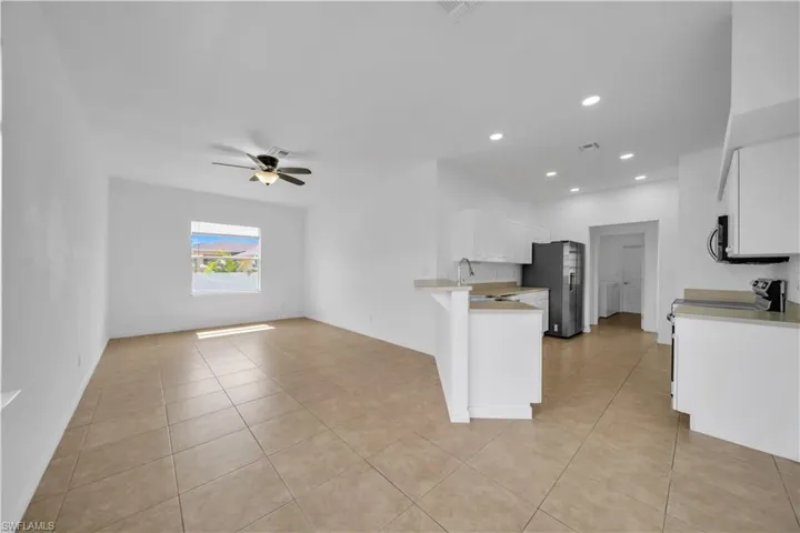 21 Kismet Pkwy E, Cape Coral, Florida 33909