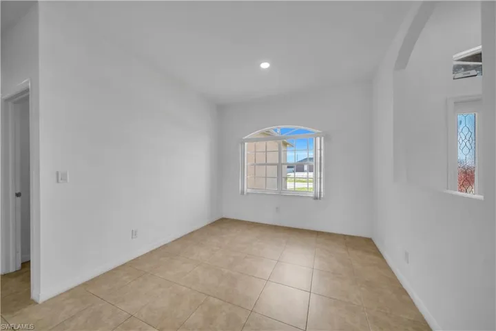 21 Kismet Pkwy E, Cape Coral, Florida 33909