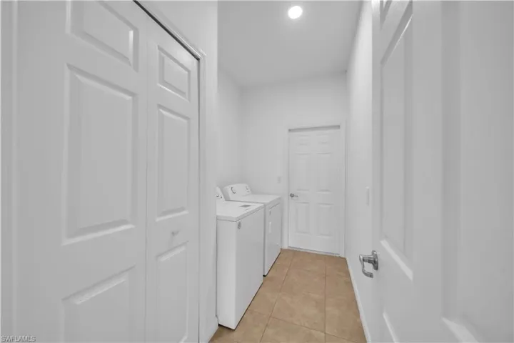 21 Kismet Pkwy E, Cape Coral, Florida 33909