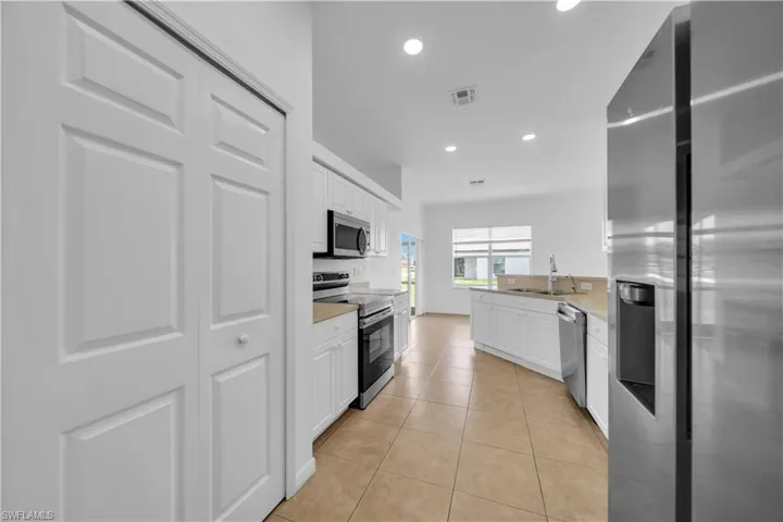 21 Kismet Pkwy E, Cape Coral, Florida 33909