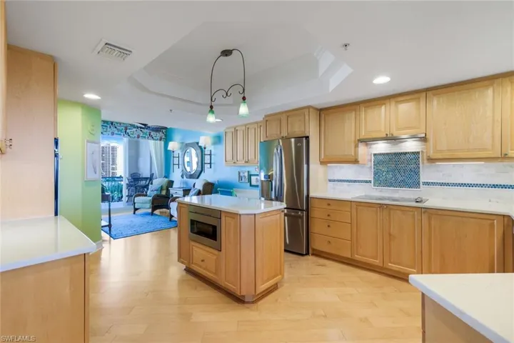 Kitchen - its great w/laundry right there tom make life easy.
