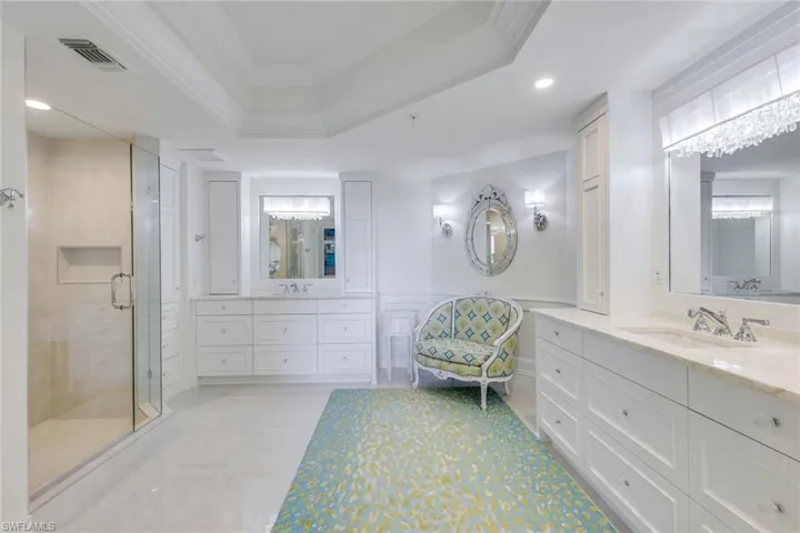 Beautiful owners Bathroom suite - makes life easy!