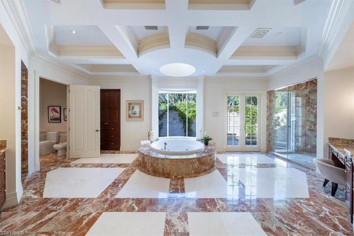 master bath with steam room and jet tub