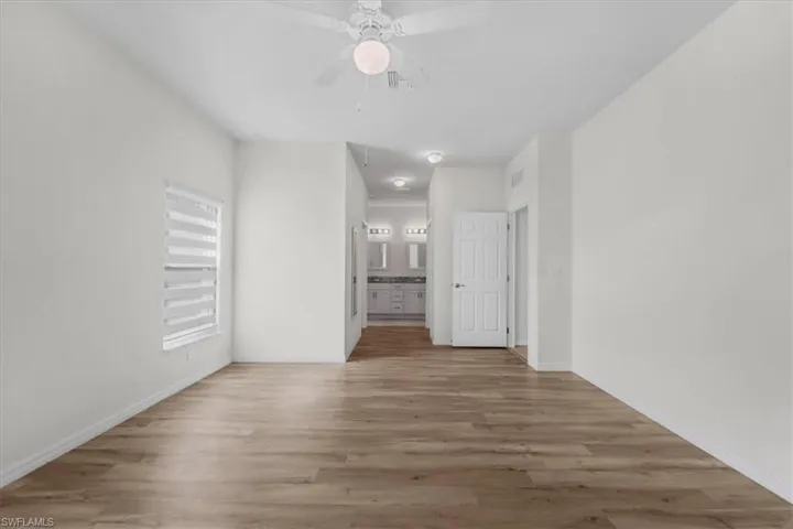 Unfurnished room featuring light wood-style flooring and a ceiling fan