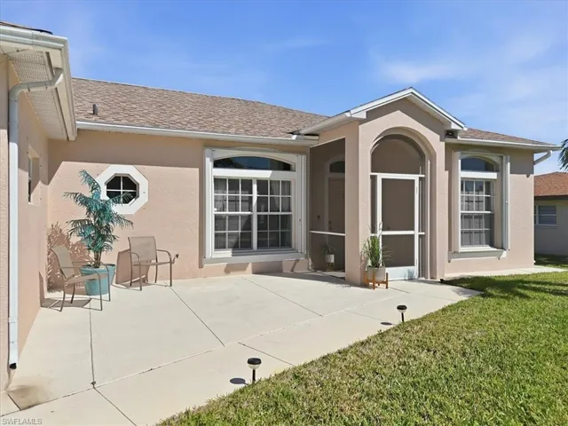 Front of the Ranch-style home with split bedrooms.