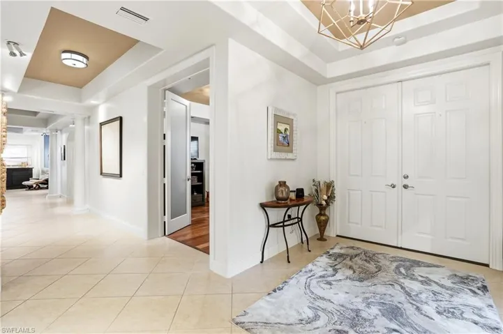 587 Avellino Isles Cir 23101, Naples, Florida 34119