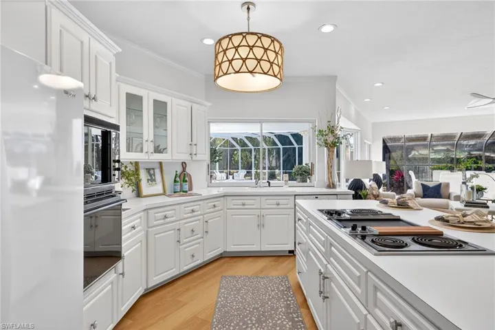 129  Edgemere S WAY, Naples, FL 34105