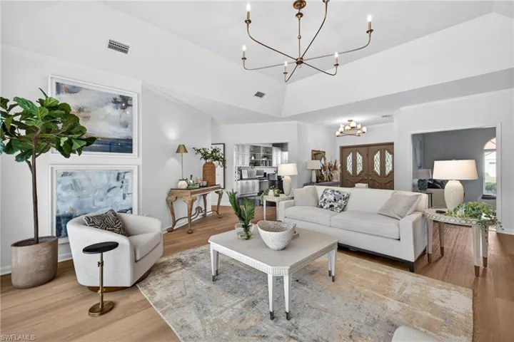 129  Edgemere S WAY, Naples, FL 34105