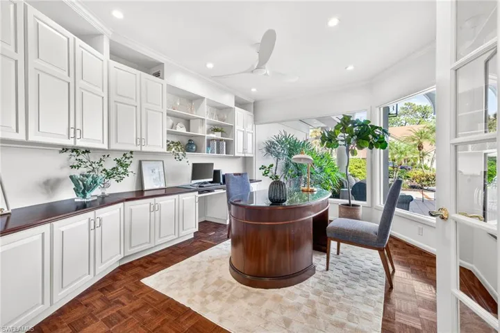 129  Edgemere S WAY, Naples, FL 34105