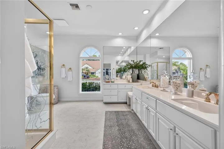 129  Edgemere S WAY, Naples, FL 34105