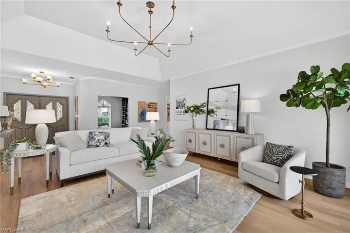129  Edgemere S WAY, Naples, FL 34105