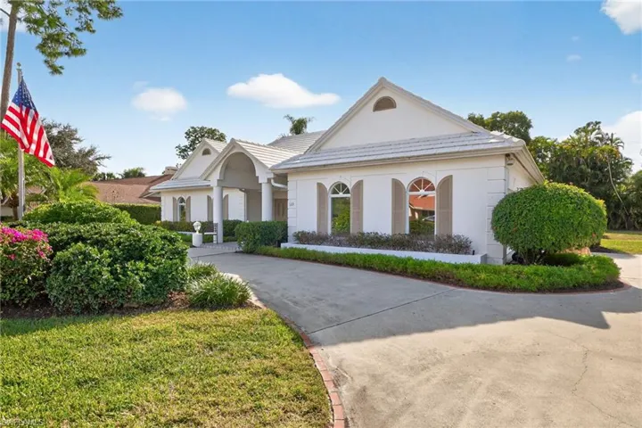 129  Edgemere S WAY, Naples, FL 34105