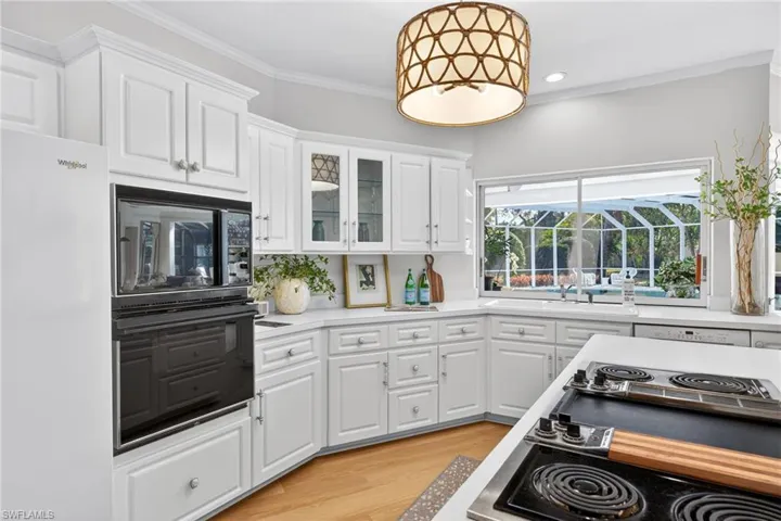 129  Edgemere S WAY, Naples, FL 34105