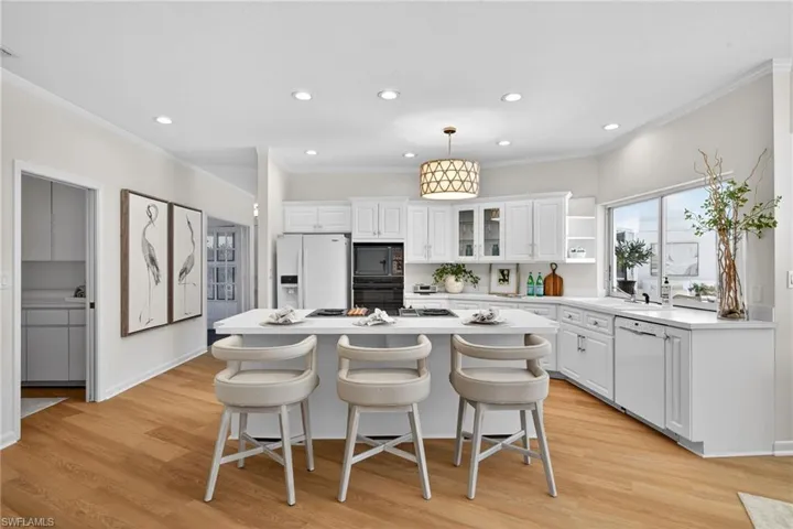 129  Edgemere S WAY, Naples, FL 34105