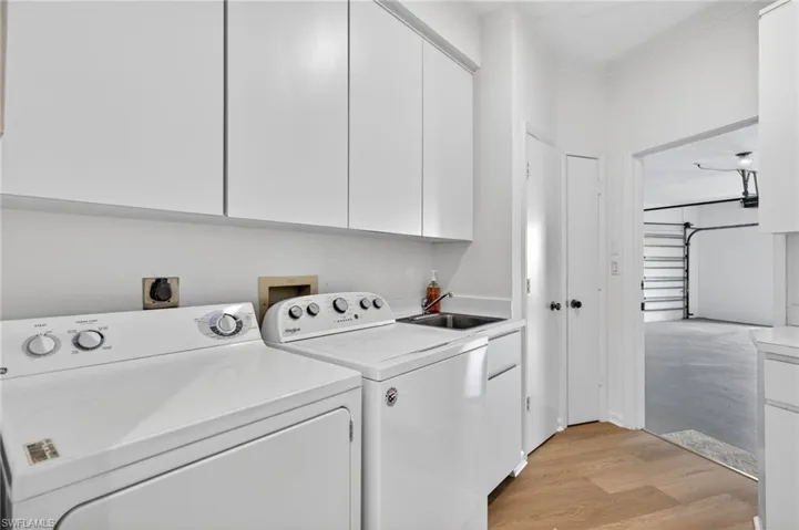 129  Edgemere S WAY, Naples, FL 34105