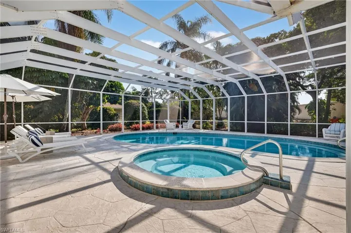 129  Edgemere S WAY, Naples, FL 34105
