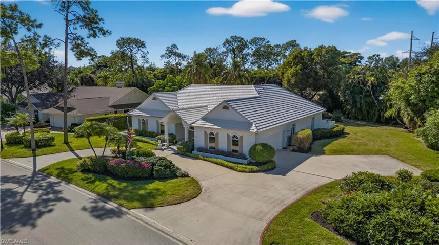 129  Edgemere S WAY, Naples, FL 34105