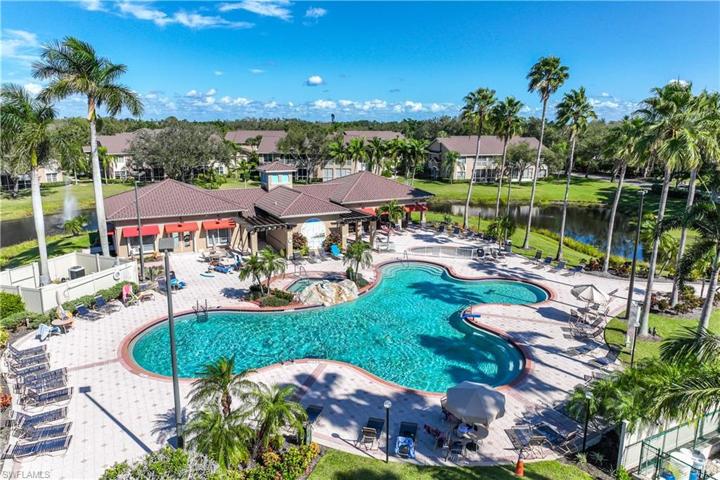 Main Pool, Spa, and Clubhouse of Parker Lakes
