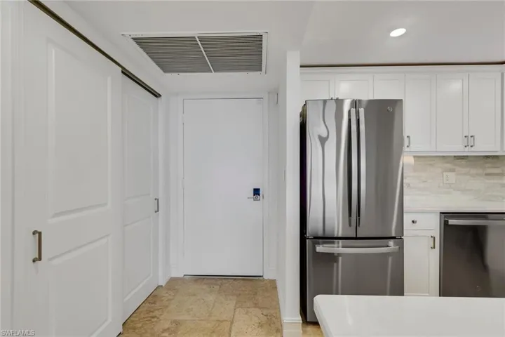 5  Bluebill  AVE, Naples, FL 34108