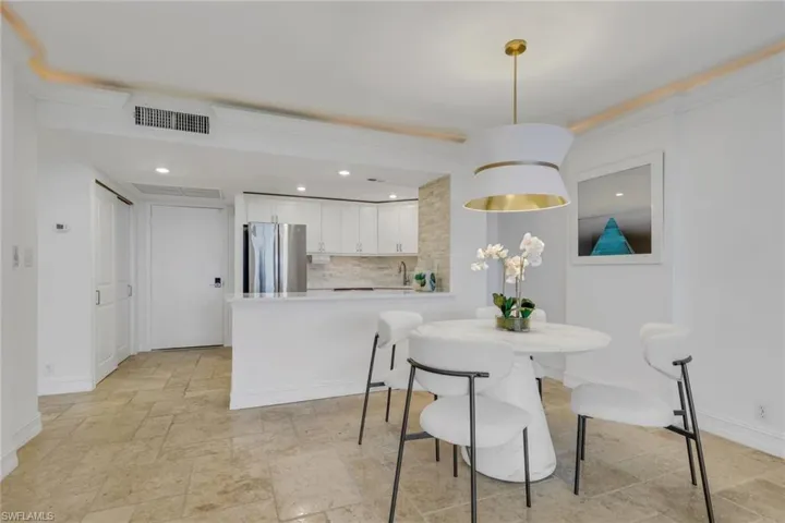 5  Bluebill  AVE, Naples, FL 34108