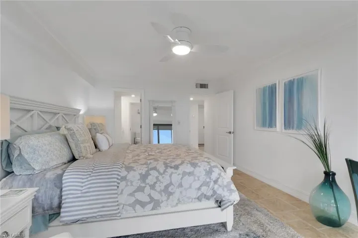 5  Bluebill  AVE, Naples, FL 34108
