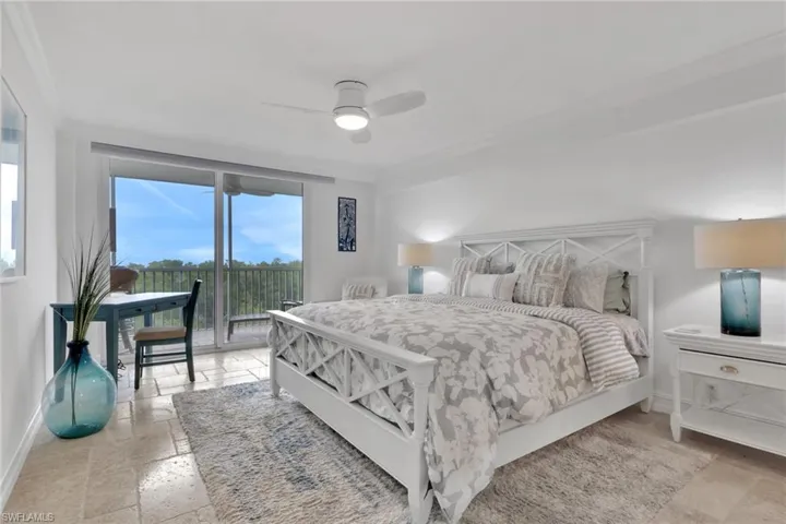 5  Bluebill  AVE, Naples, FL 34108