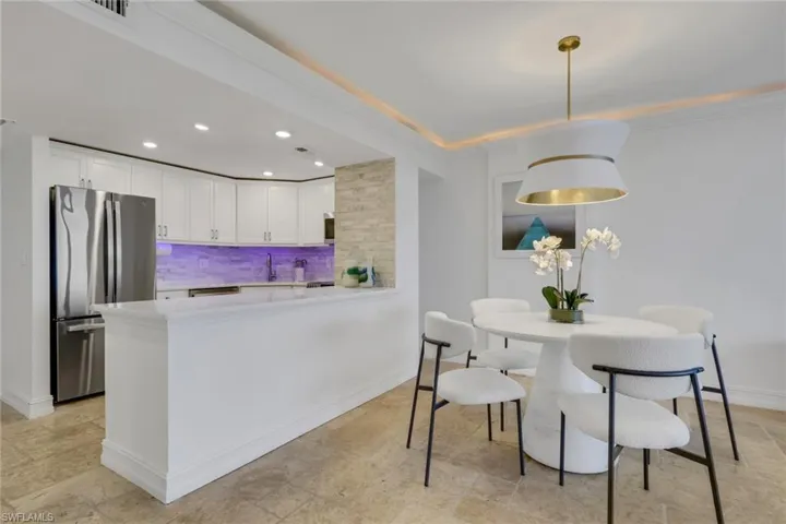 5  Bluebill  AVE, Naples, FL 34108